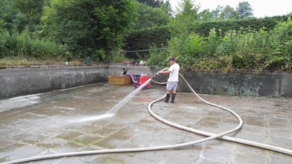 Čistění koupaliště tábor 26.6.2016